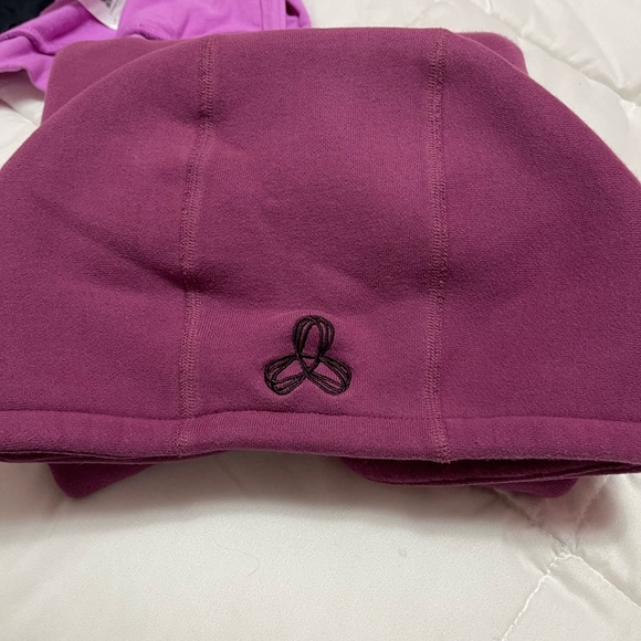 ❌SOLD❌ TNA hoodie - Picture 2 of 2